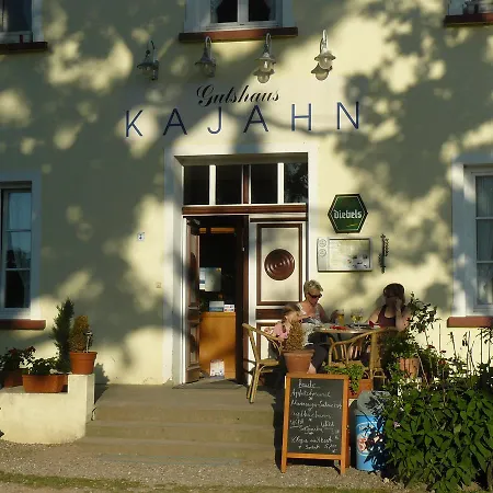 Gutshaus Kajahn Otel Gustow (Vorpommern-Rugen)